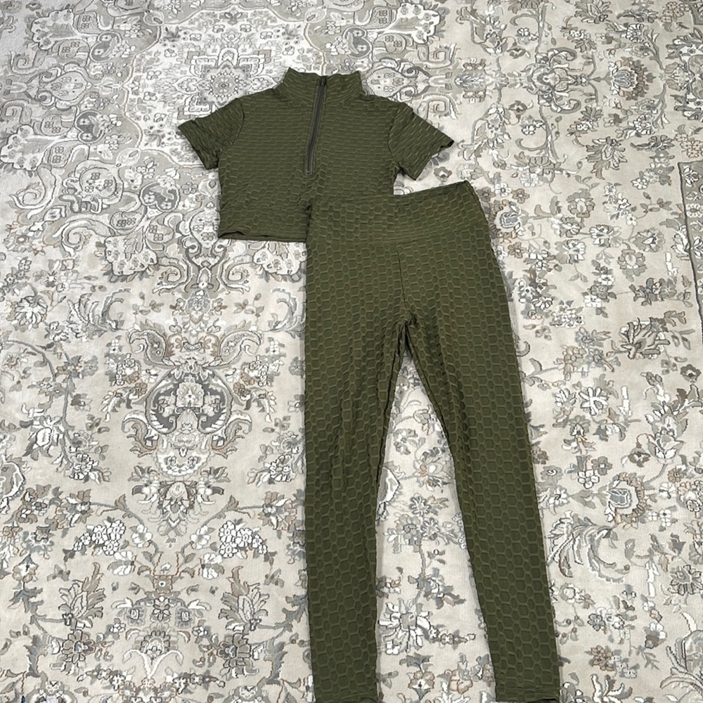 Gorgeous Textured Olive Green Workout Set OS/M